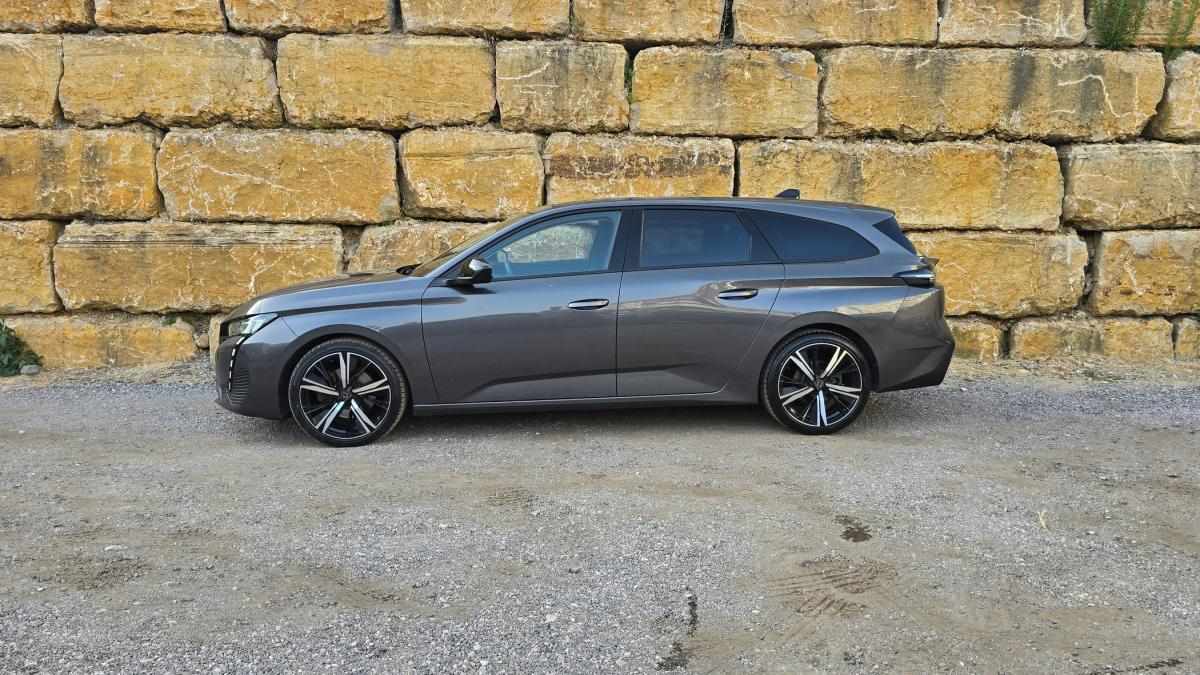 peugeot-308-sw-2022-diesel-1499cc