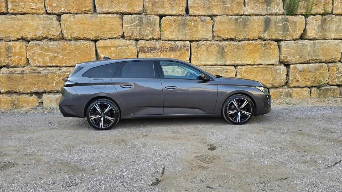 peugeot-308-sw-2022-diesel-1499cc