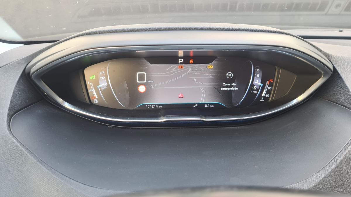 peugeot-5008-2019-diesel-1499cc