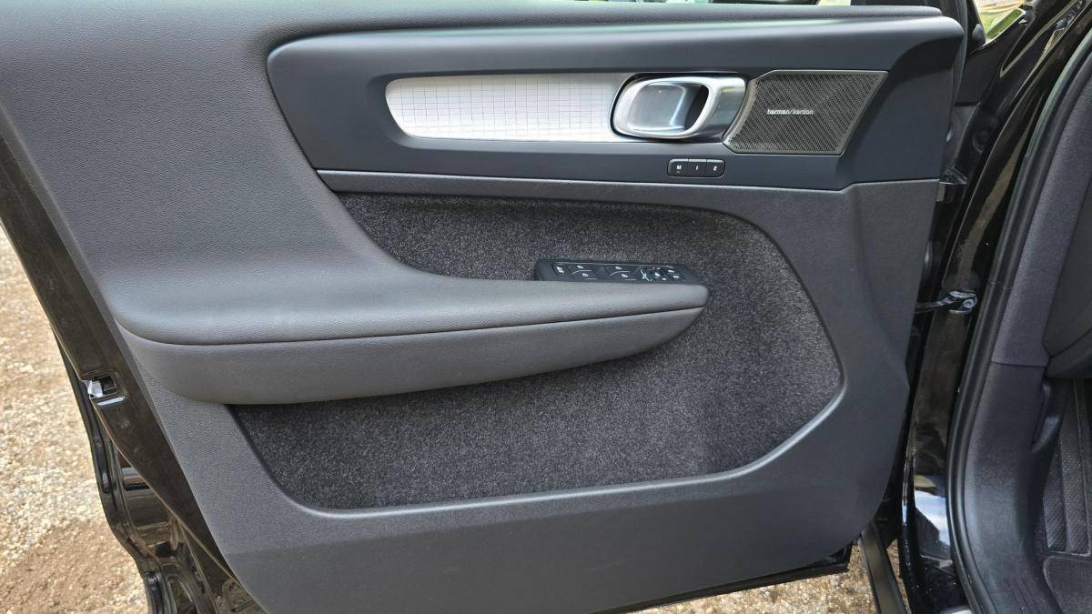 volvo-xc40-2023-hibrido-a-gasolina-1477cc