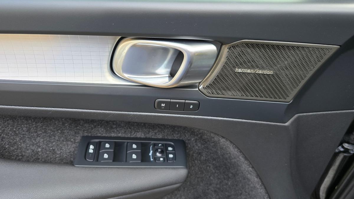 volvo-xc40-2023-hibrido-a-gasolina-1477cc