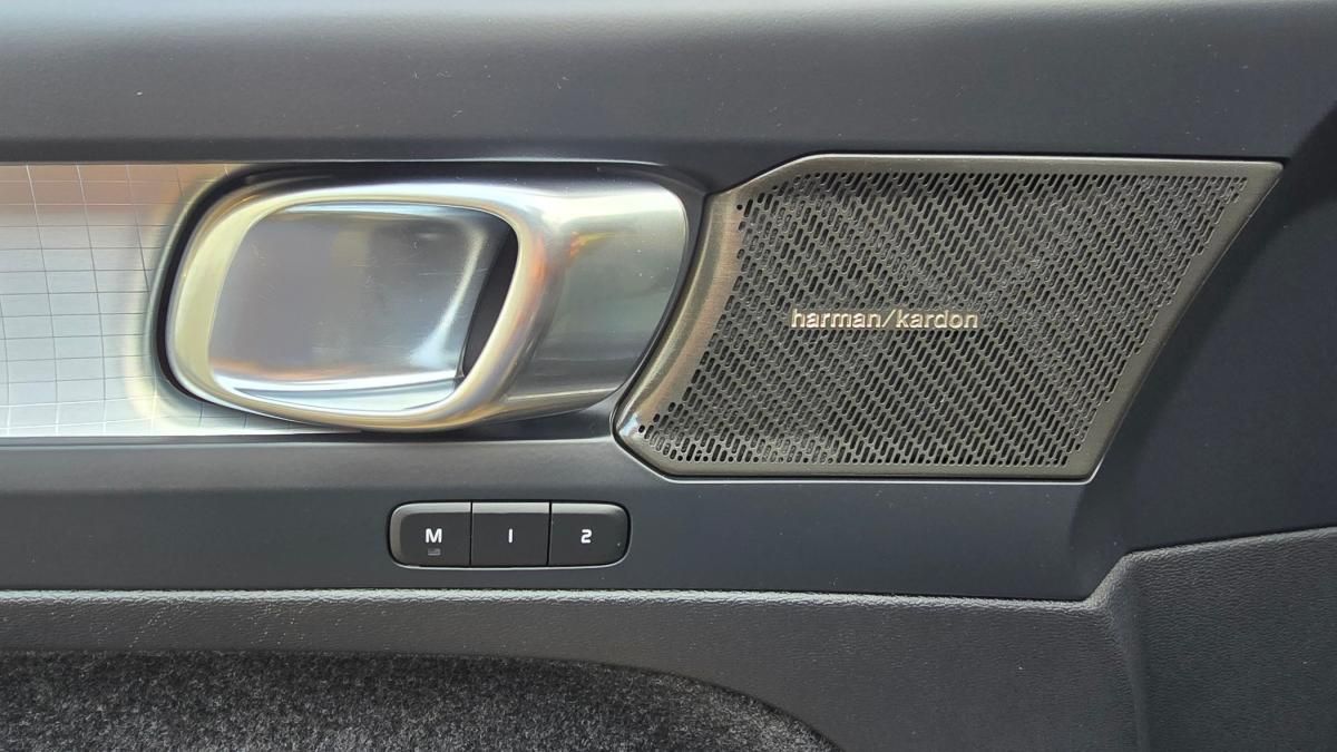 volvo-xc40-2023-hibrido-a-gasolina-1477cc