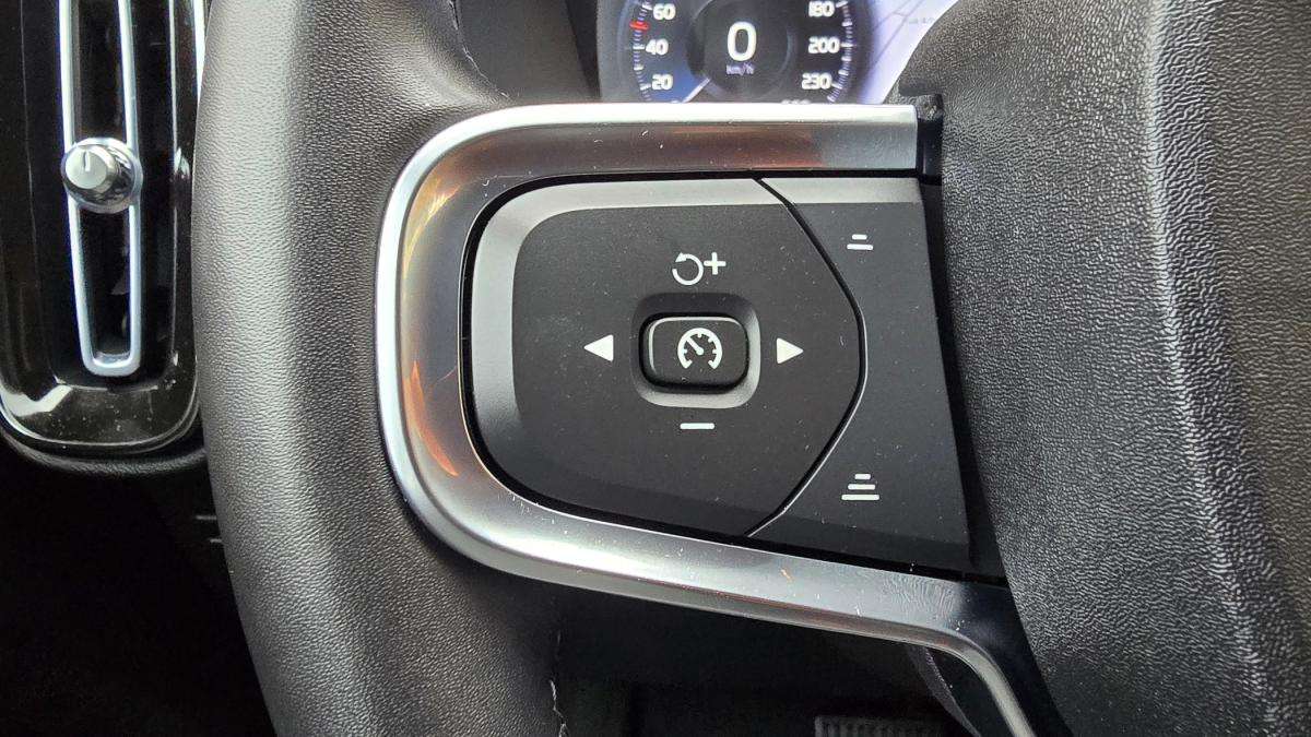 volvo-xc40-2023-hibrido-a-gasolina-1477cc