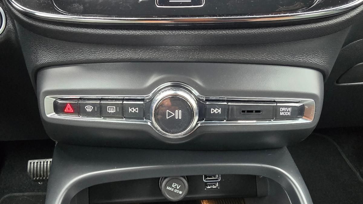 volvo-xc40-2023-hibrido-a-gasolina-1477cc