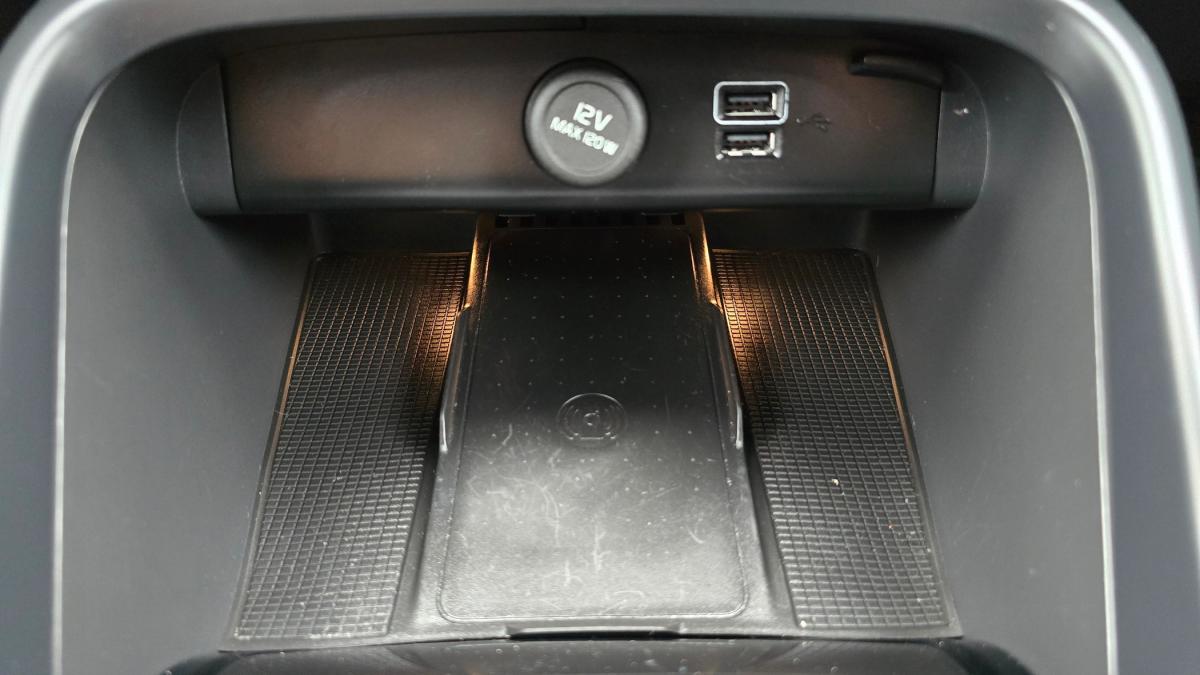 volvo-xc40-2023-hibrido-a-gasolina-1477cc