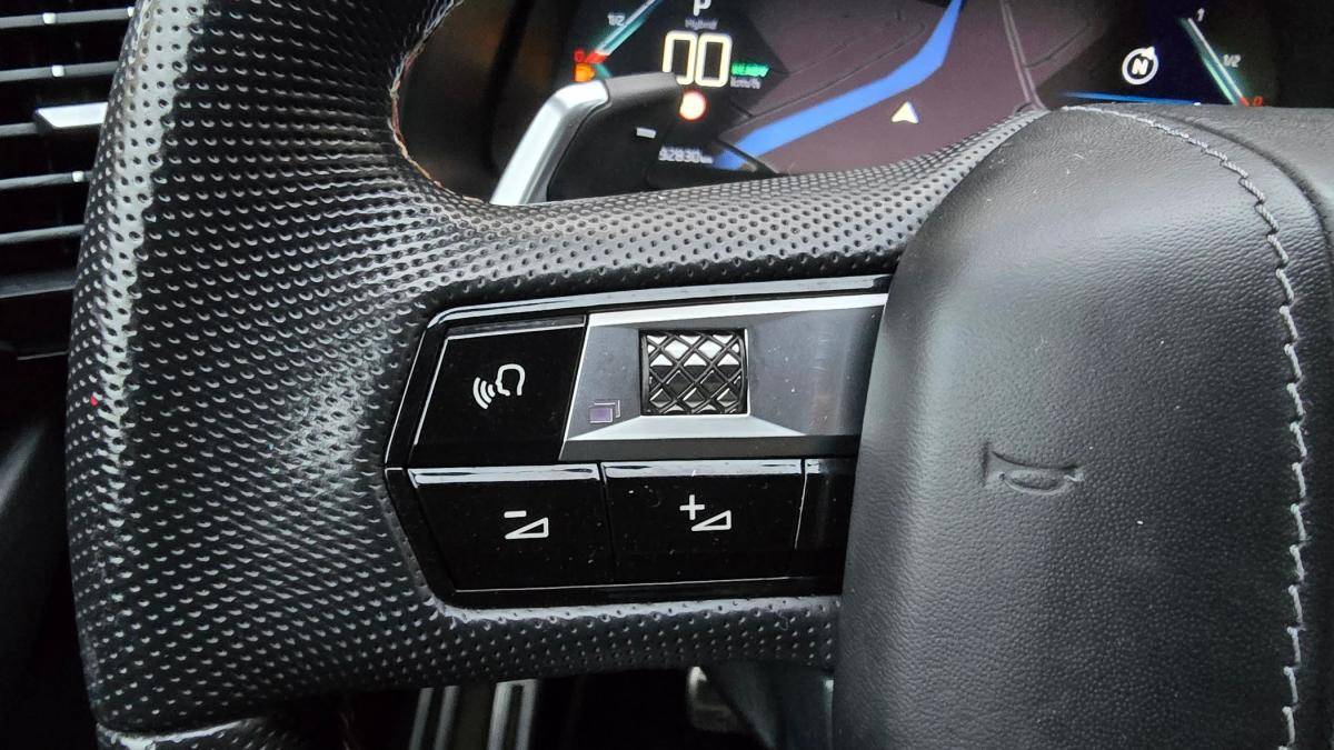 ds-ds-7-crossback-2023-hibrido-a-gasolina-1598cc