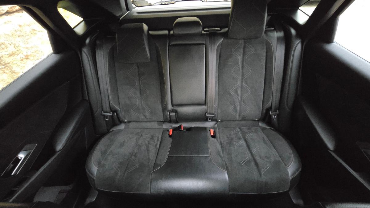 ds-ds-7-crossback-2023-hibrido-a-gasolina-1598cc