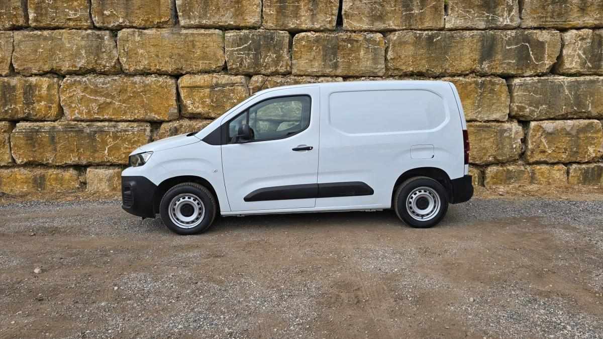 peugeot-partner-2023-diesel-1499cc
