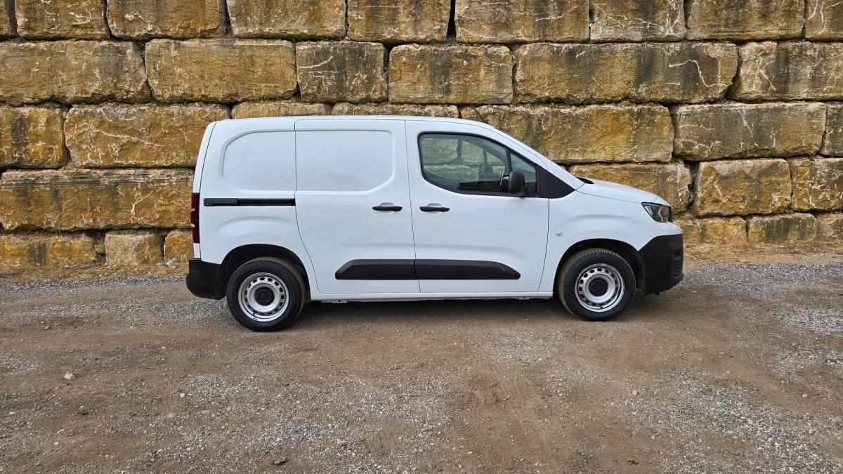 peugeot-partner-2023-diesel-1499cc