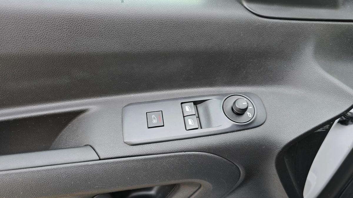 peugeot-partner-2023-diesel-1499cc