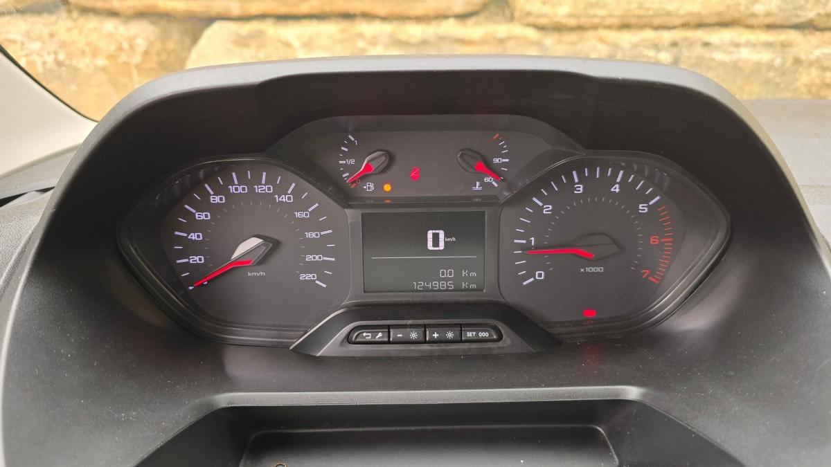 peugeot-partner-2023-diesel-1499cc