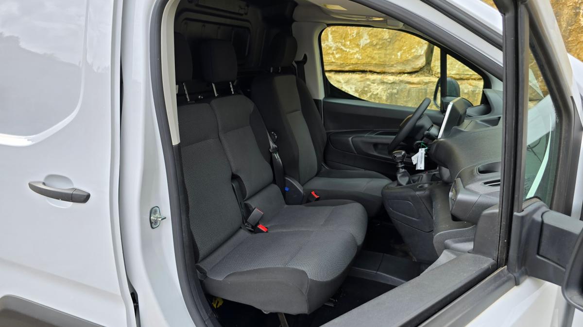 peugeot-partner-2023-diesel-1499cc