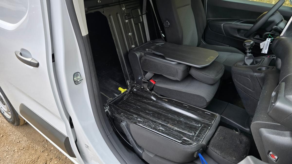 peugeot-partner-2023-diesel-1499cc