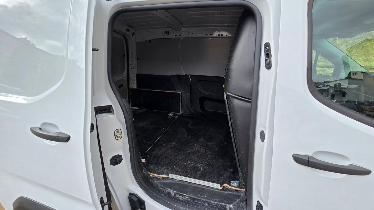 peugeot-partner-2023-diesel-1499cc