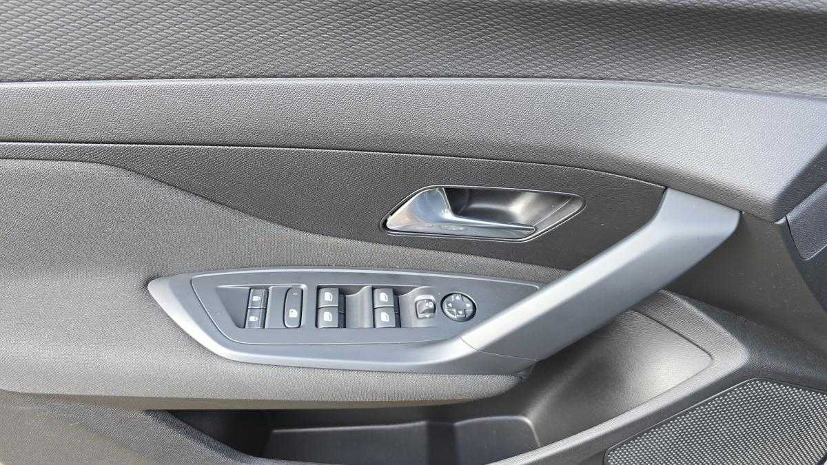 peugeot-308-2023-hibrido-a-gasolina-1598cc