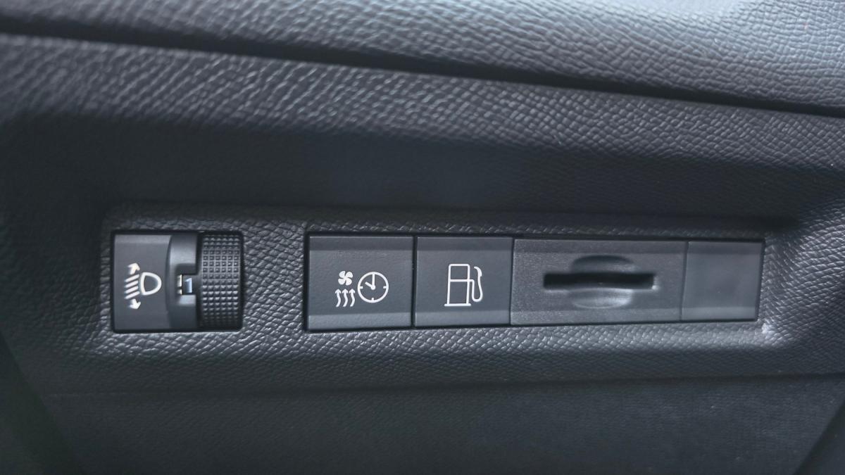 peugeot-308-2023-hibrido-a-gasolina-1598cc