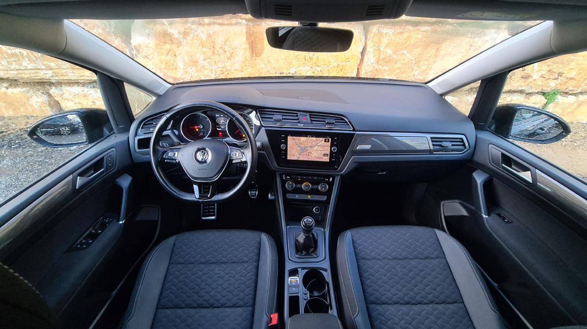 volkswagen-touran-2019-diesel-1598cc