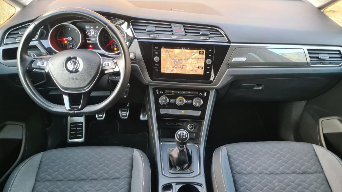 volkswagen-touran-2019-diesel-1598cc