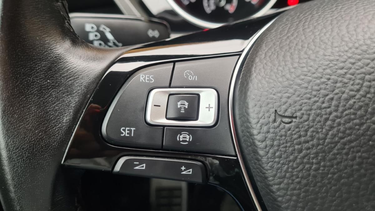volkswagen-touran-2019-diesel-1598cc