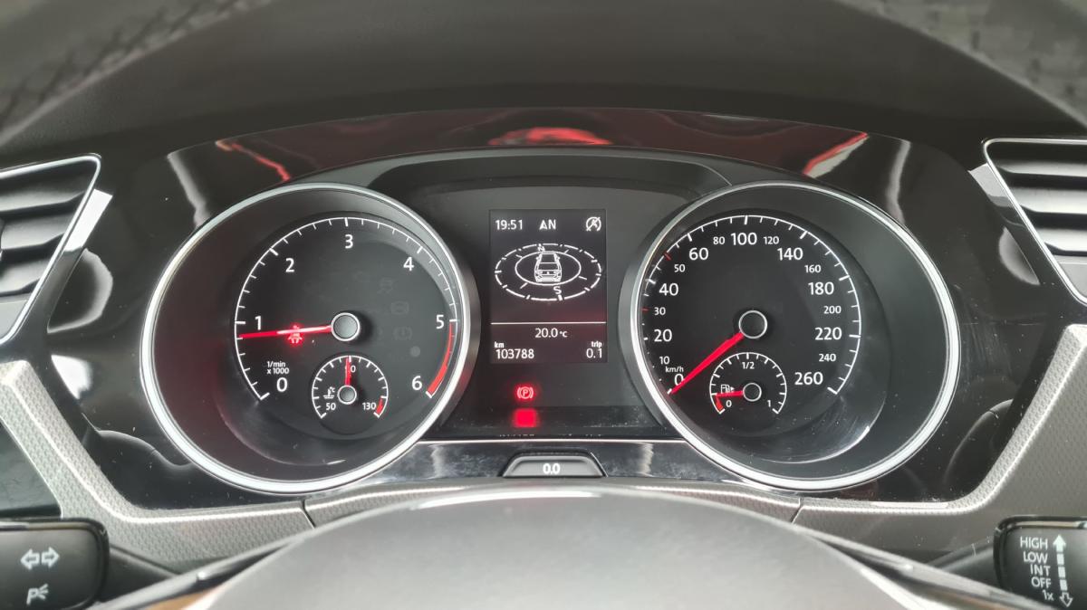 volkswagen-touran-2019-diesel-1598cc