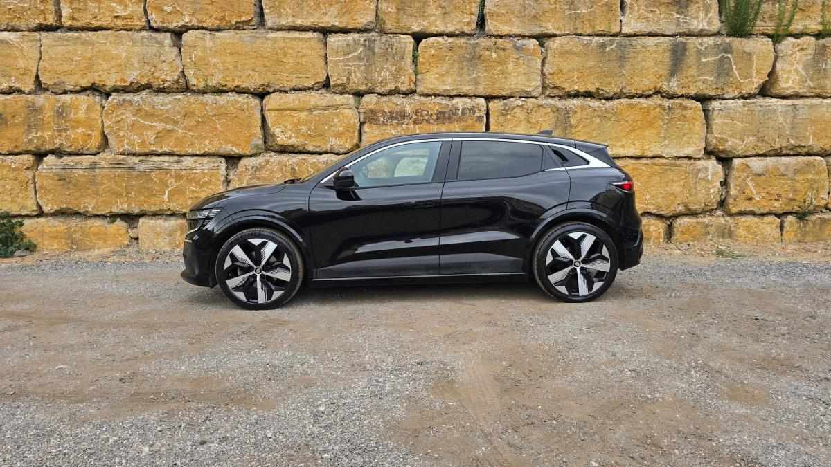 renault-megane-e-tech-2023-eletrico-0cc