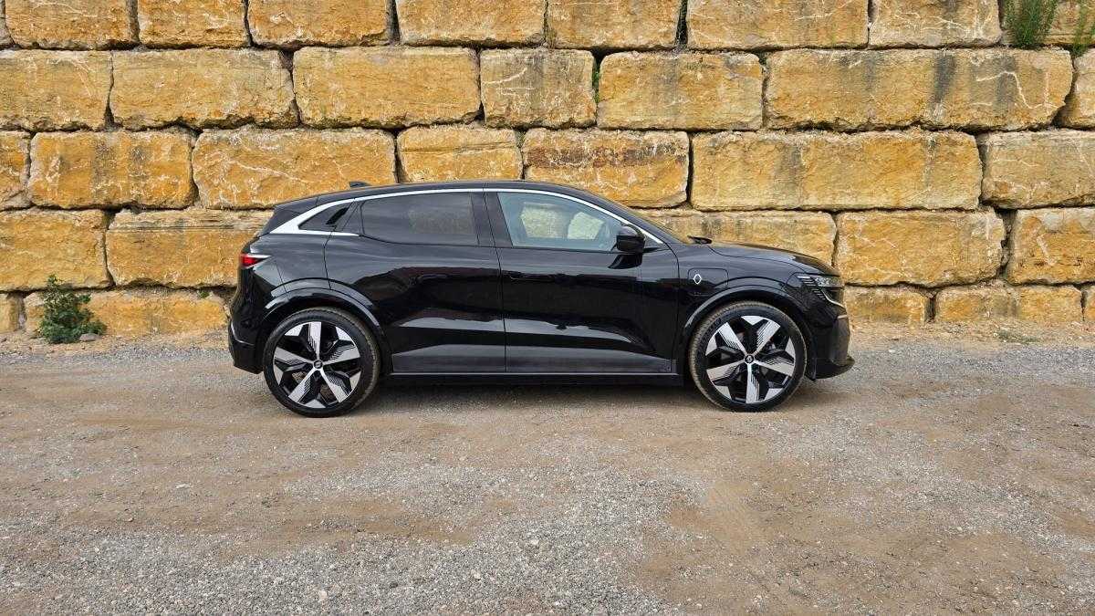 renault-megane-e-tech-2023-eletrico-0cc