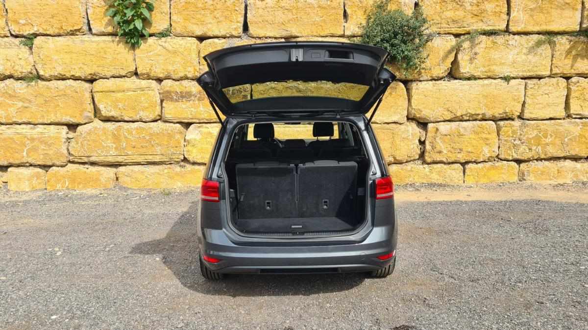 volkswagen-touran-2019-diesel-1598cc