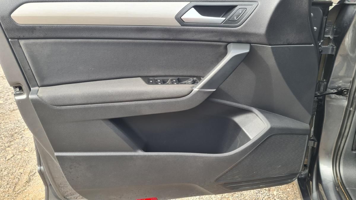 volkswagen-touran-2019-diesel-1598cc