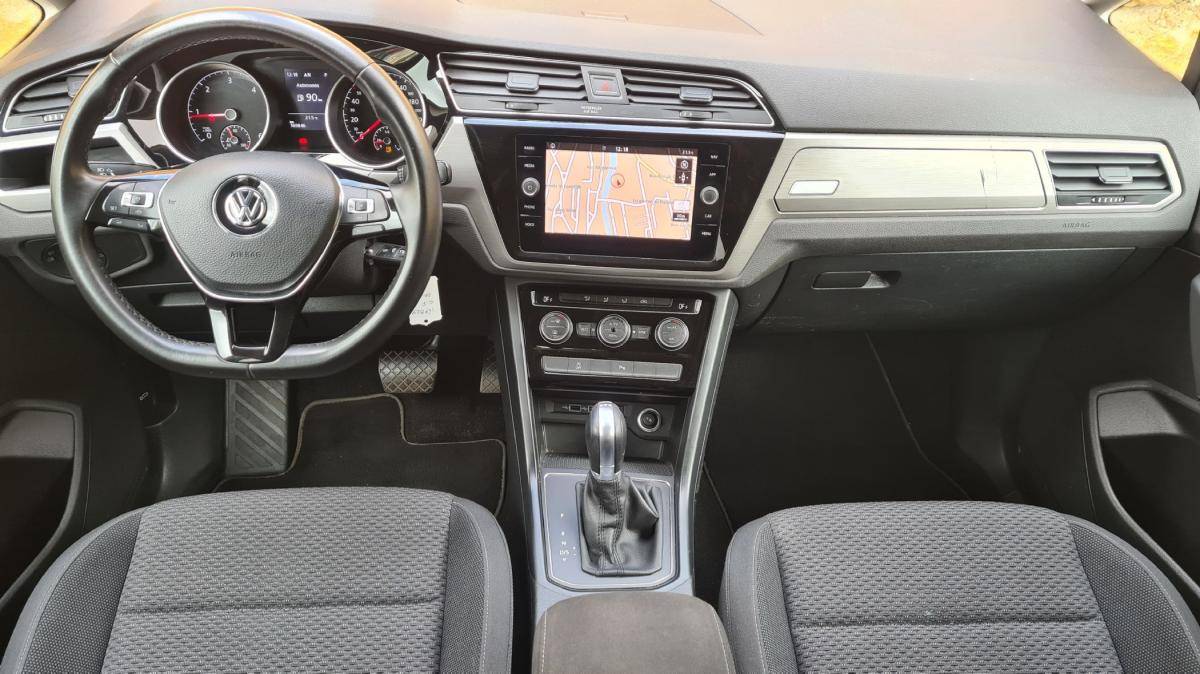 volkswagen-touran-2019-diesel-1598cc