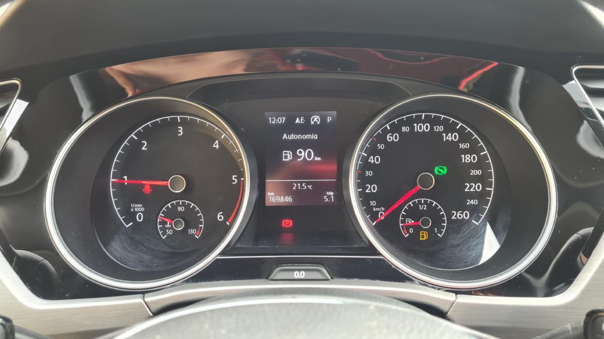 volkswagen-touran-2019-diesel-1598cc