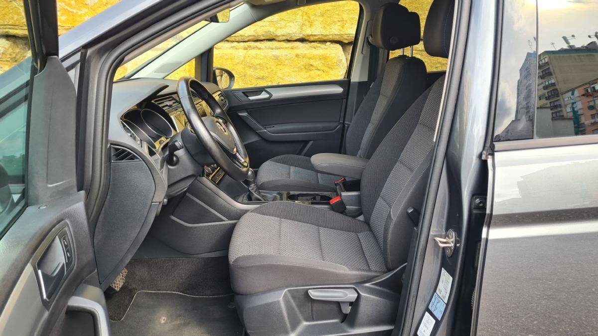 volkswagen-touran-2019-diesel-1598cc