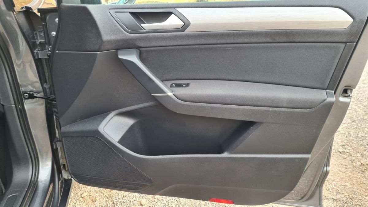 volkswagen-touran-2019-diesel-1598cc