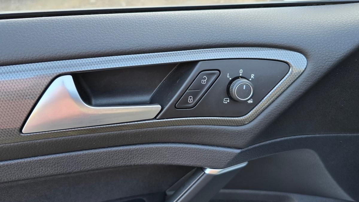 volkswagen-golf-variant-2020-diesel-1598cc