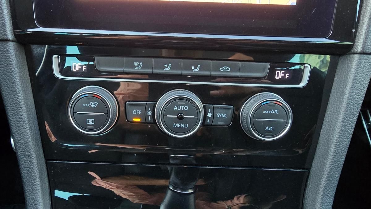 volkswagen-golf-variant-2020-diesel-1598cc