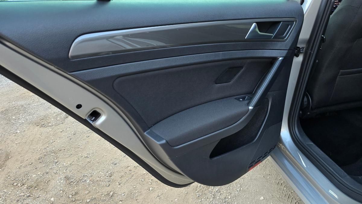 volkswagen-golf-variant-2020-diesel-1598cc