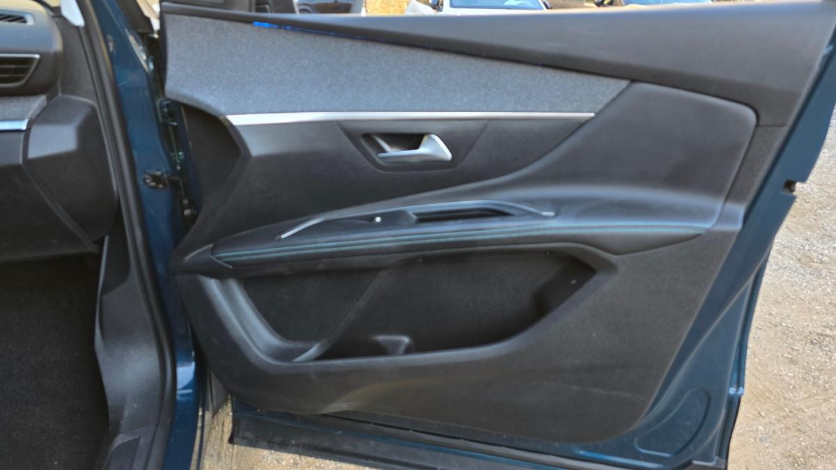 peugeot-5008-2022-diesel-1499cc