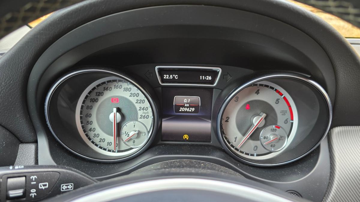 mercedes-benz-gla-2015-diesel-2143cc