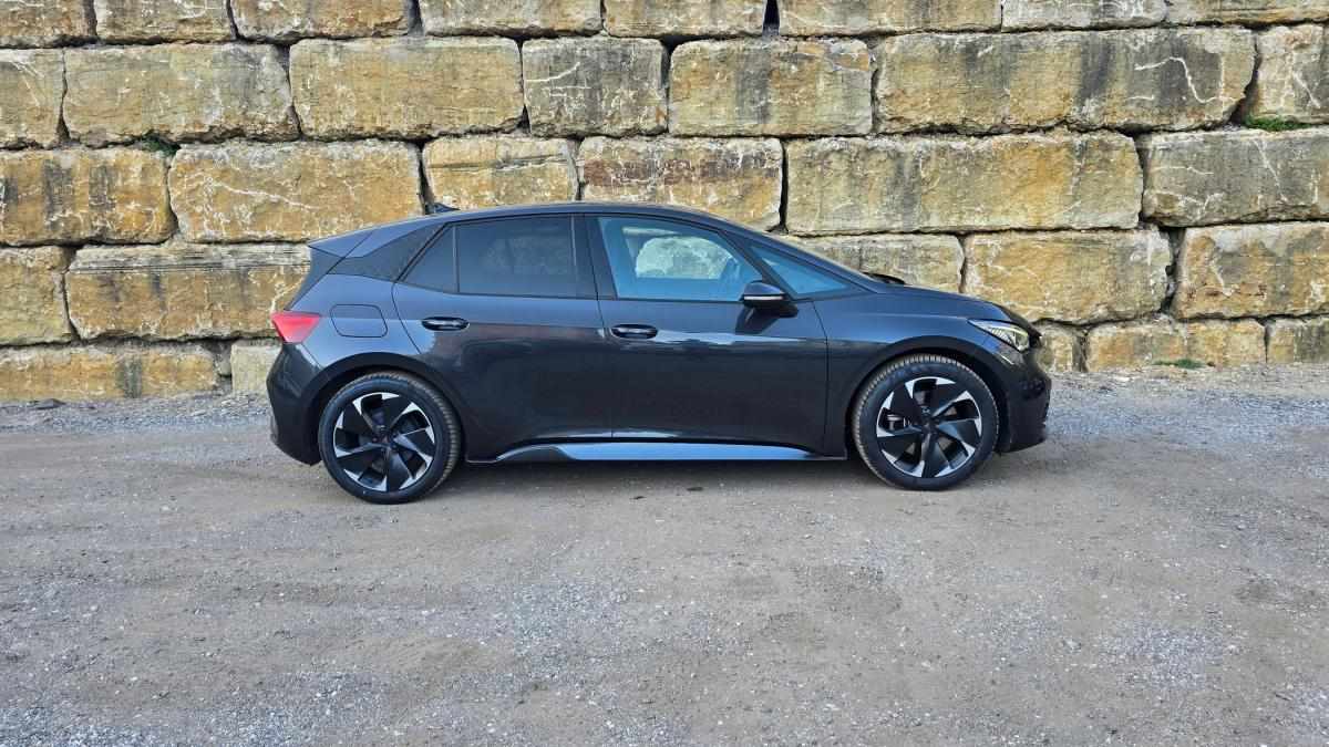 cupra-born-2023-eletrico-0cc