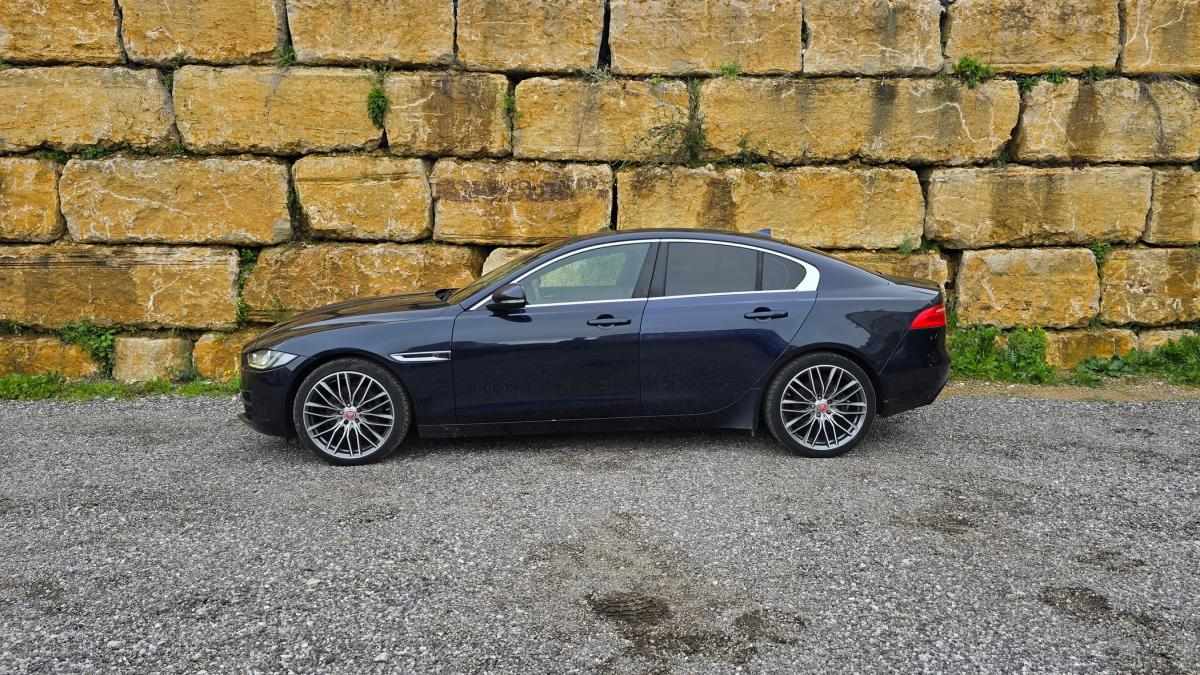 jaguar-xe-2015-diesel-1999cc
