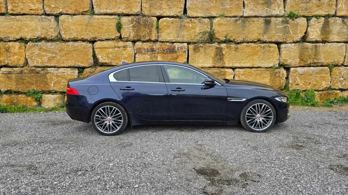 jaguar-xe-2015-diesel-1999cc