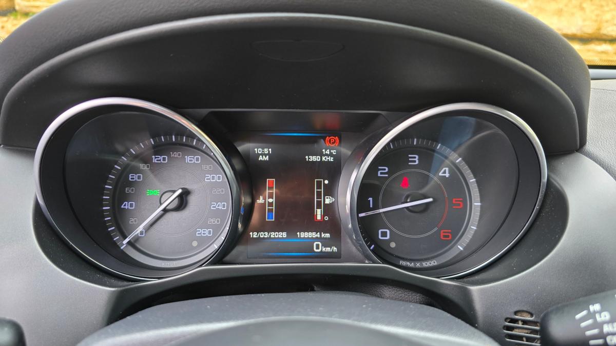 jaguar-xe-2015-diesel-1999cc
