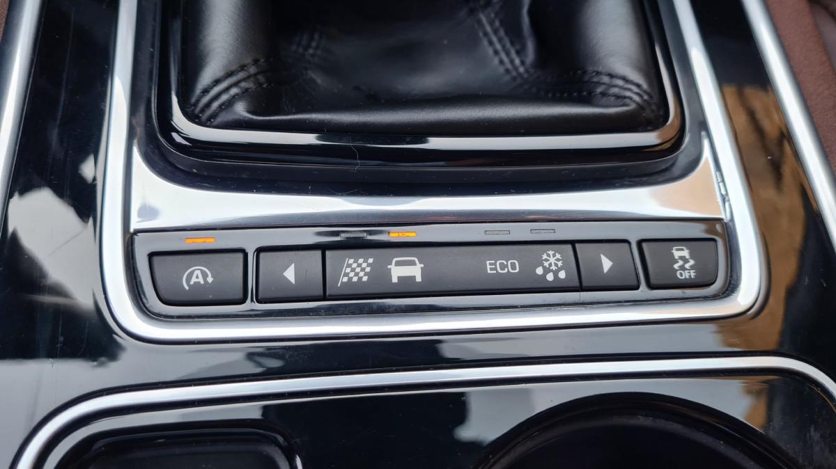 jaguar-xe-2015-diesel-1999cc