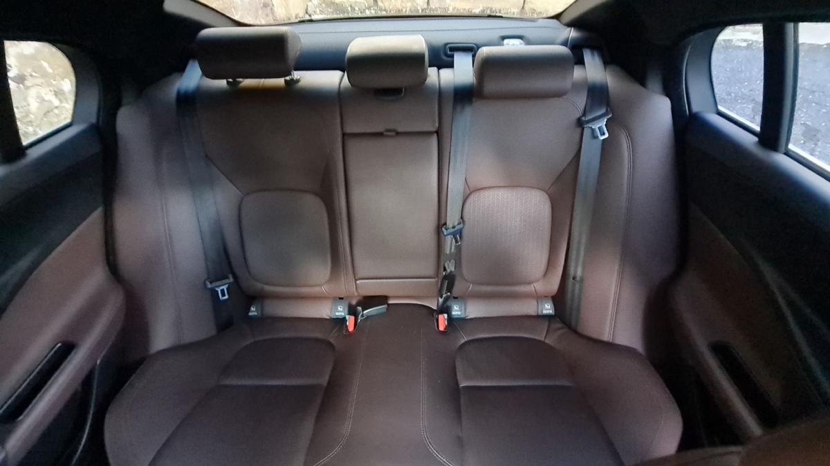 jaguar-xe-2015-diesel-1999cc