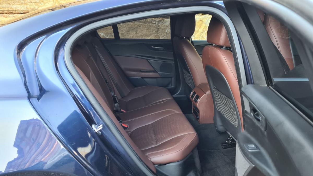 jaguar-xe-2015-diesel-1999cc