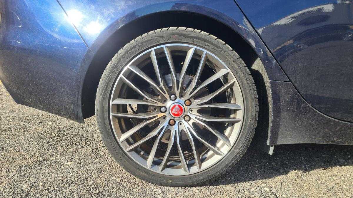 jaguar-xe-2015-diesel-1999cc