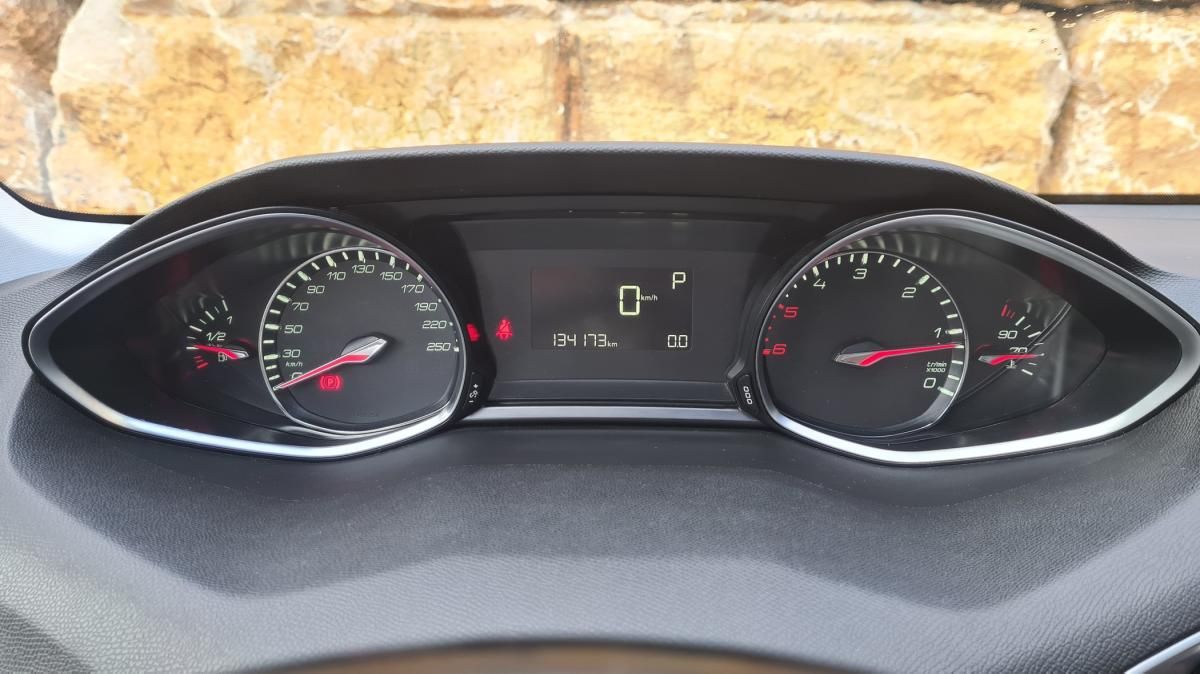 peugeot-308-sw-2019-diesel-1499cc