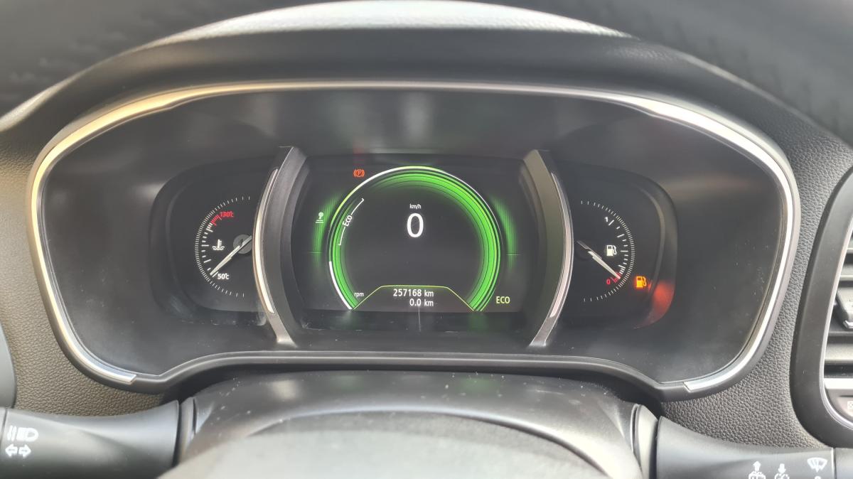 renault-megane-sport-tourer-2017-diesel-1461cc