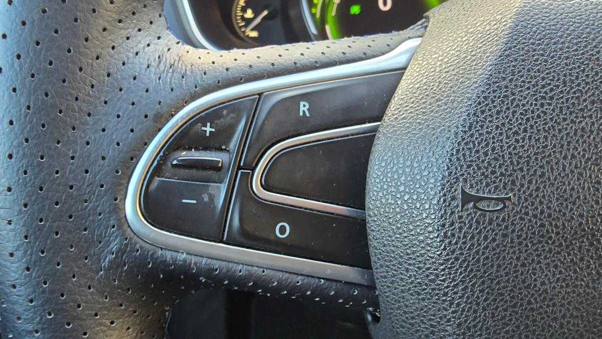 renault-megane-sport-tourer-2017-diesel-1461cc