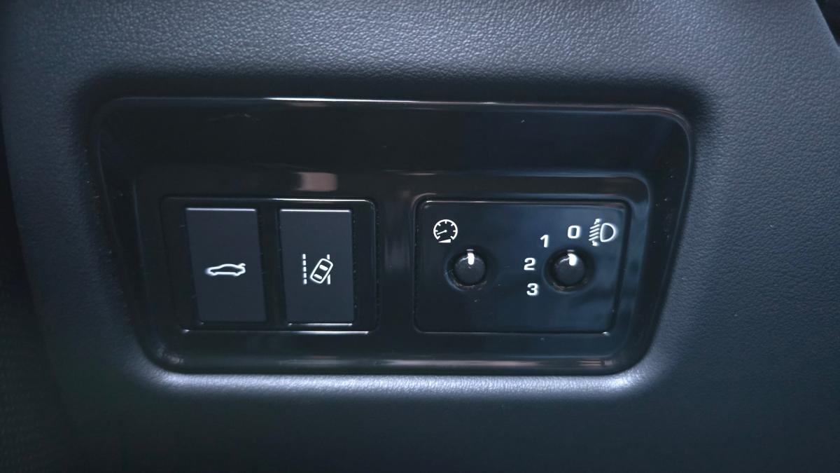 jaguar-xe-2017-diesel-1999cc
