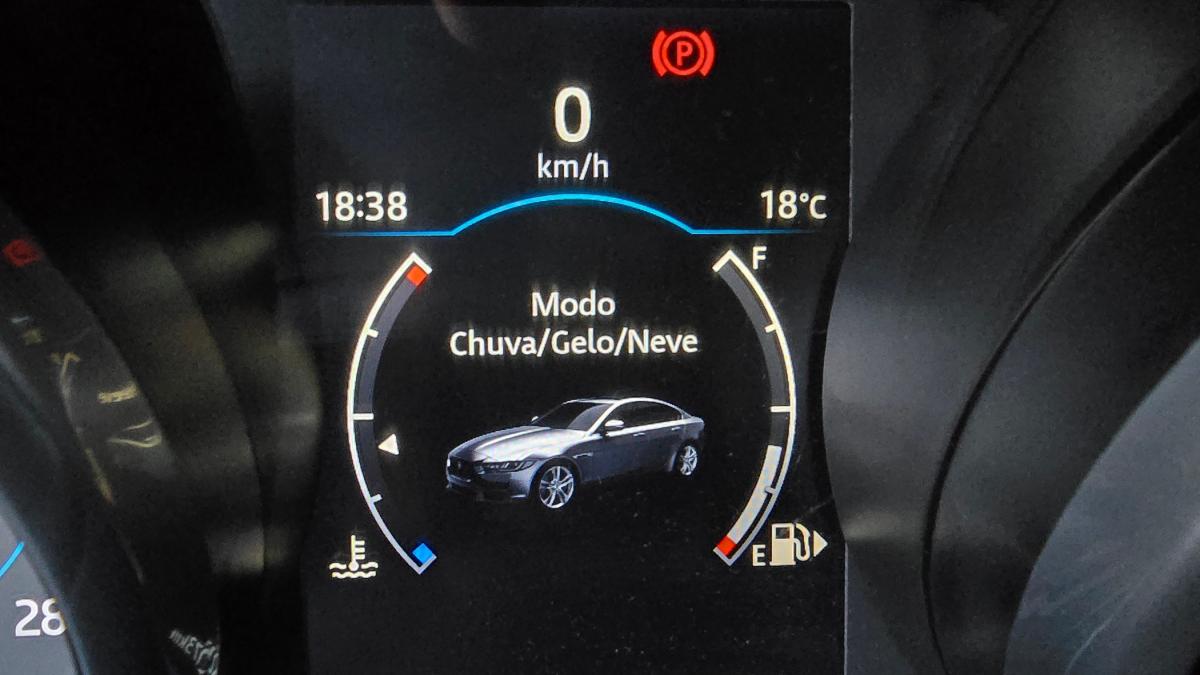 jaguar-xe-2017-diesel-1999cc